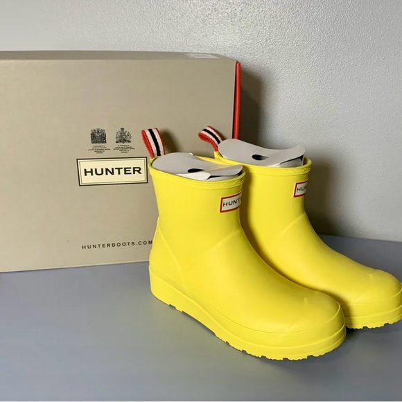 Hunter Boots - Sz 6 Original Play Short Rain Boots: Spanish Yellow - Picture 1 of 4